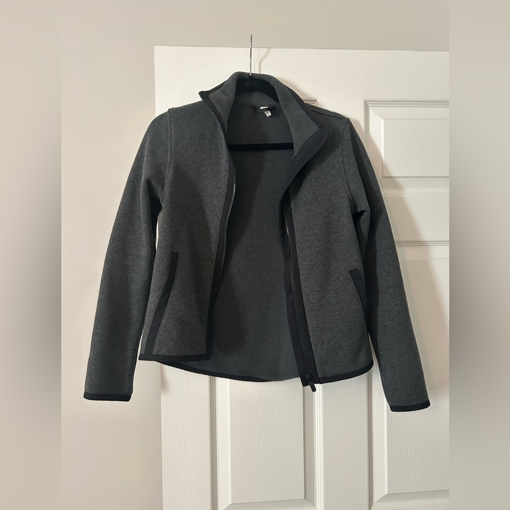 Lululemon weathered grey/black full zip Jacket sz 2, gently used